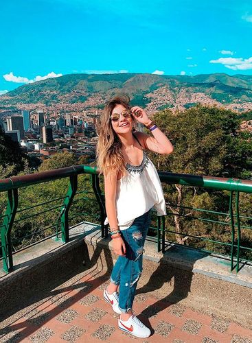 Desde Bucaramanga: Medellín, festival de las luces, Comuna 13, Guatapé, el Peñol y Hacienda Nápoles.