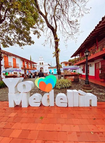 Desde Bucaramanga: Medellín, festival de las luces, Comuna 13, Guatapé, el Peñol y Parque Tutucán