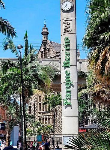 Desde Bucaramanga: Paquete Guatapé - Medellín con alojamiento