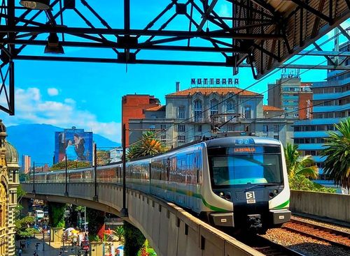 Desde Bucaramanga: Paquete Guatapé - Medellín con alojamiento