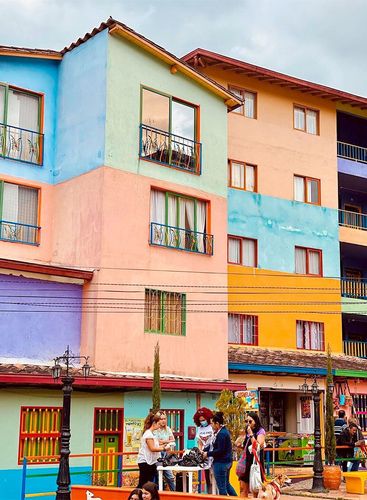 Desde Bucaramanga: Paquete Guatapé - Medellín con alojamiento
