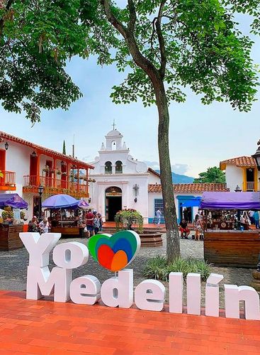 Desde Bucaramanga: Paquete Guatapé - Medellín con alojamiento