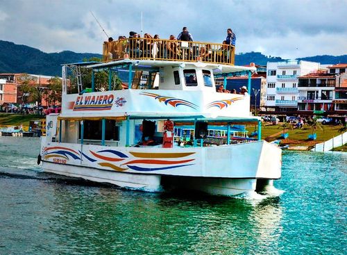 Desde Bucaramanga: Paquete Guatapé - Medellín con alojamiento