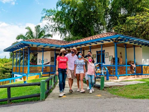 Desde Bucaramanga: Triángulo Cafetero aroma y cultura cafetera (Valle de Cocora)